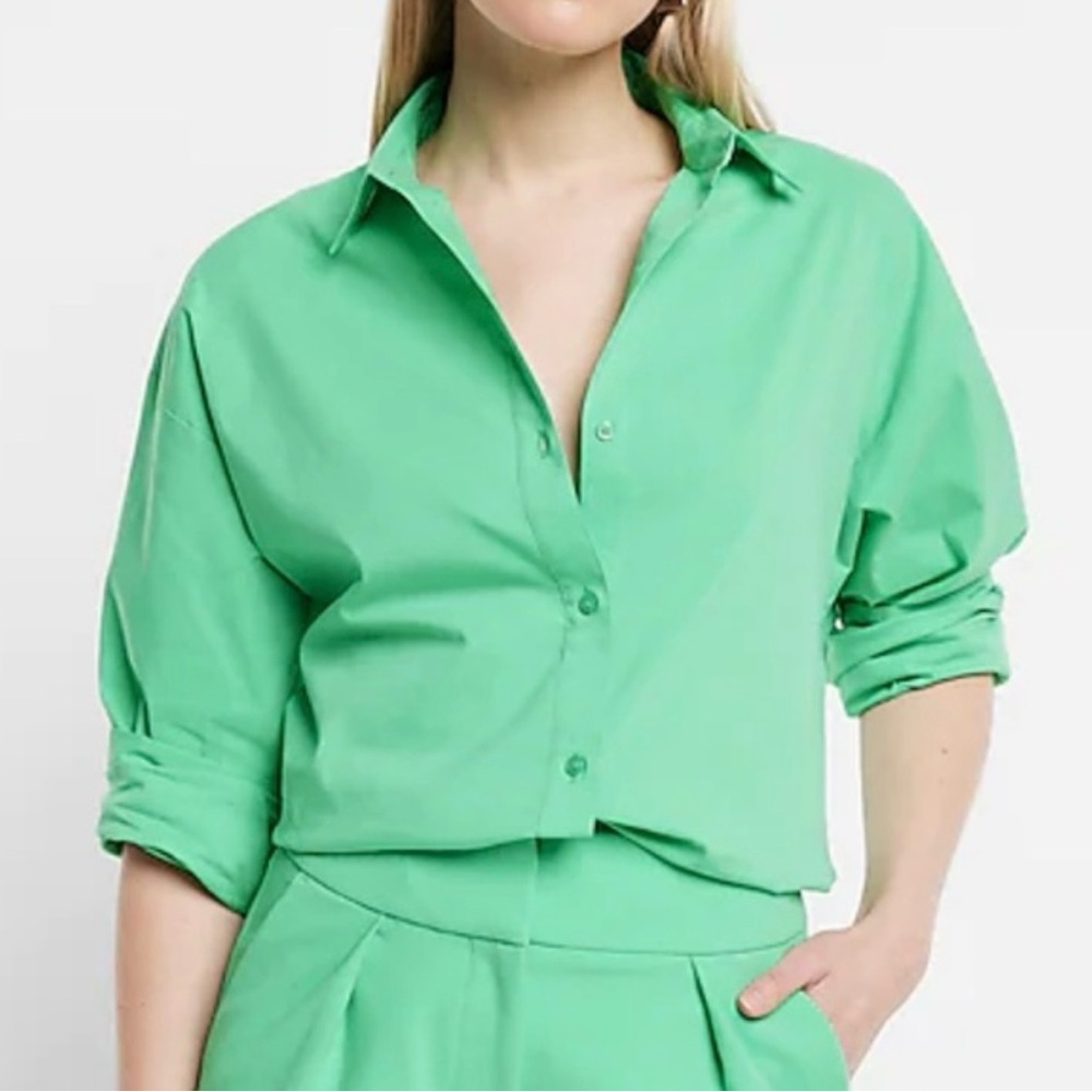 Express Women’s Poplin Boyfriend Portofino Shirt
Bright Kelly Green Size: Medium